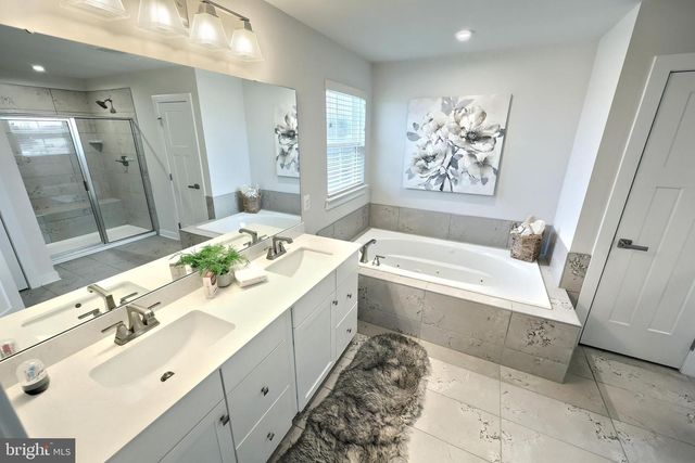 12 ERVIN DR, Shrewsbury, PA 17361