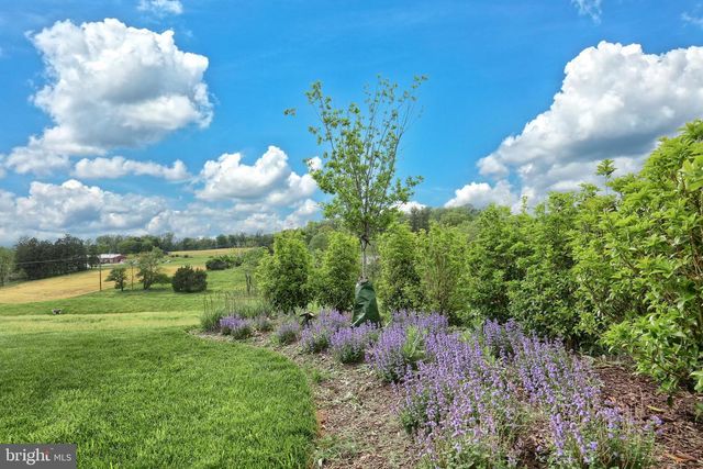 12 ERVIN DR, Shrewsbury, PA 17361