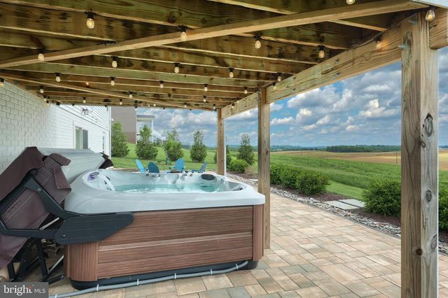 12 ERVIN DR, Shrewsbury, PA 17361