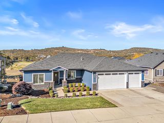 407 N Deanjou Avenue, Eagle Point, OR 97524