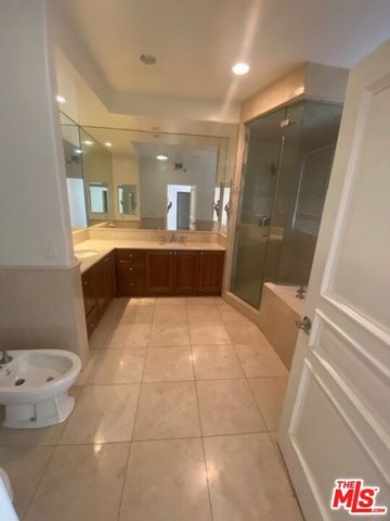 129 S Elm Drive 101, Beverly Hills, CA 90212