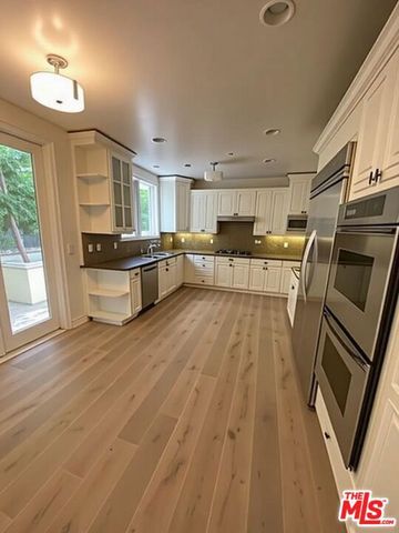 129 S Elm Drive 101, Beverly Hills, CA 90212