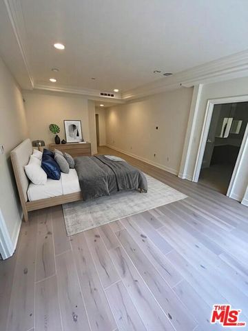 129 S Elm Drive 101, Beverly Hills, CA 90212