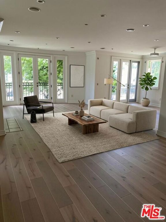 129 S Elm Drive 101, Beverly Hills, CA 90212