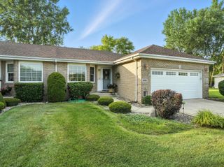 1080 Freedom Circle N, Crown Point, IN 46307