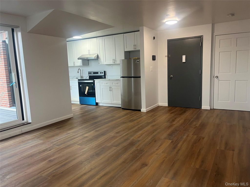 3920 214th Place 4B, Bayside, NY 11361