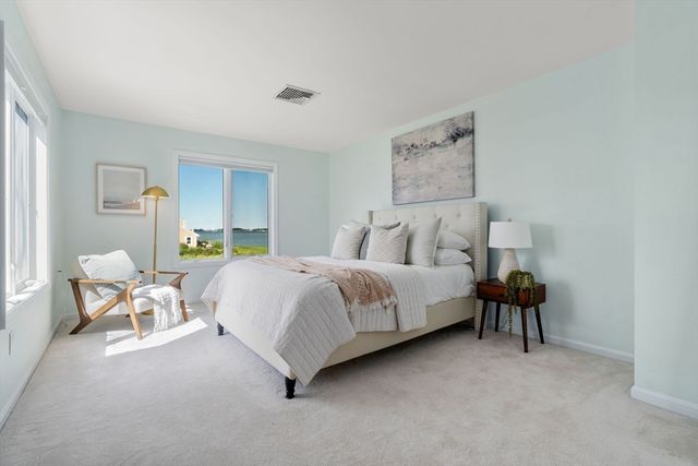 16 Schooner Ln 16, Quincy, MA 02171
