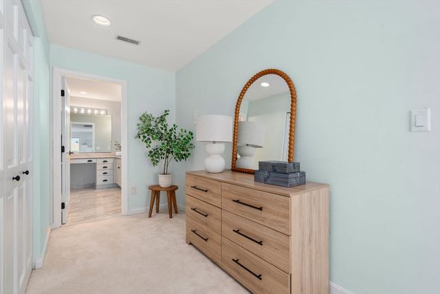 16 Schooner Ln 16, Quincy, MA 02171