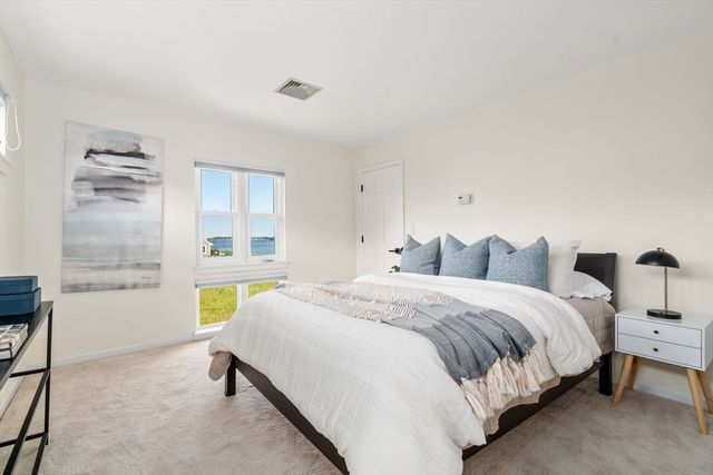 16 Schooner Ln 16, Quincy, MA 02171