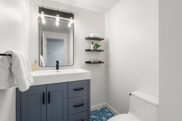 16 Schooner Ln 16, Quincy, MA 02171