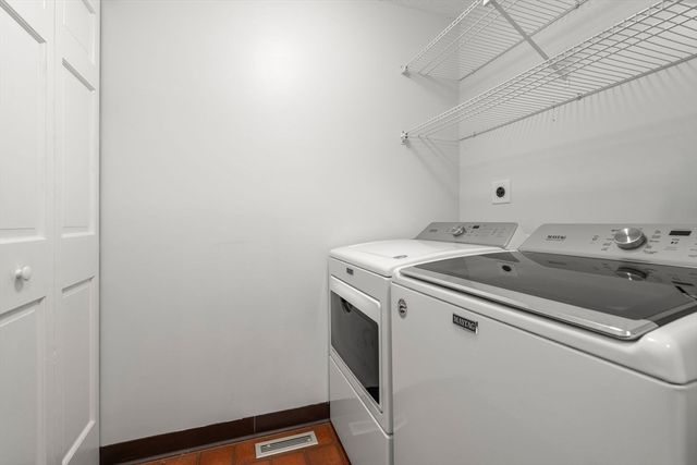 16 Schooner Ln 16, Quincy, MA 02171