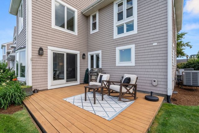 16 Schooner Ln 16, Quincy, MA 02171