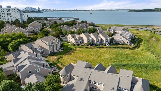 16 Schooner Ln 16, Quincy, MA 02171