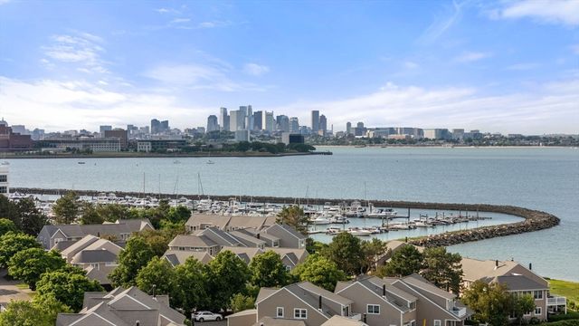 16 Schooner Ln 16, Quincy, MA 02171