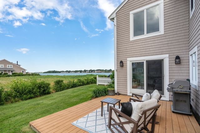 16 Schooner Ln 16, Quincy, MA 02171