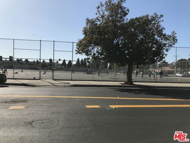 4058 9th Avenue, Los Angeles, CA 90008