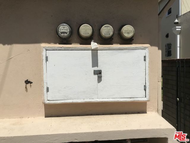 4058 9th Avenue, Los Angeles, CA 90008