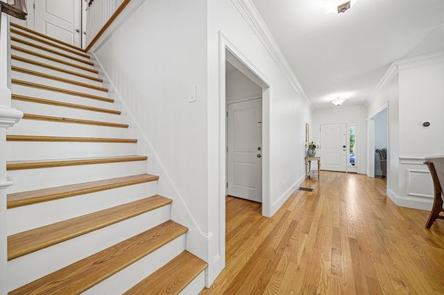 201 Boston Post Rd, Wayland, MA 01778