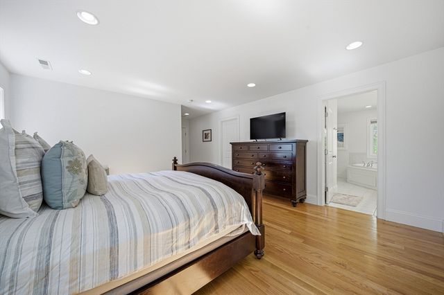 201 Boston Post Rd, Wayland, MA 01778