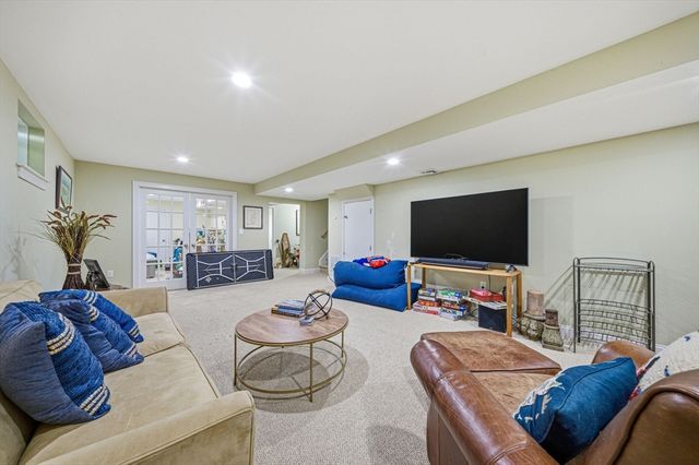 201 Boston Post Rd, Wayland, MA 01778
