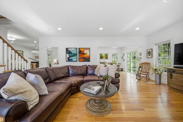 201 Boston Post Rd, Wayland, MA 01778