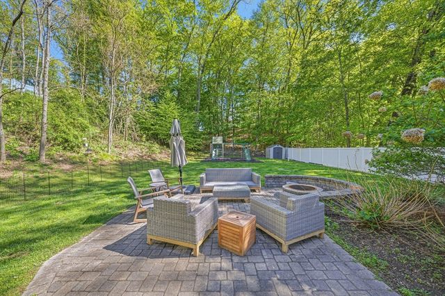 201 Boston Post Rd, Wayland, MA 01778