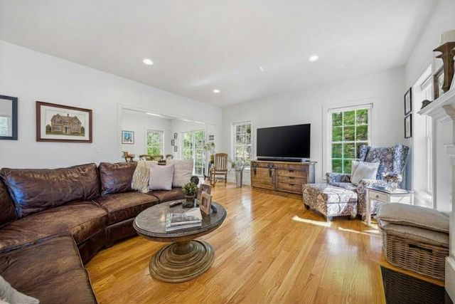 201 Boston Post Rd, Wayland, MA 01778