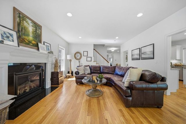 201 Boston Post Rd, Wayland, MA 01778