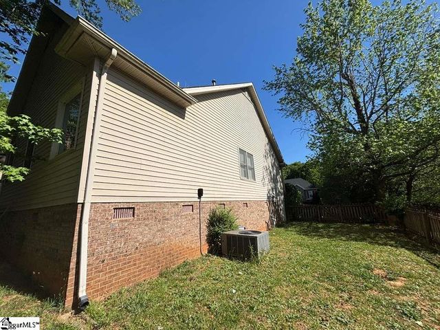106 Meadowinds Drive, Spartanburg, SC 29306