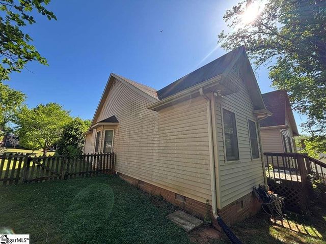106 Meadowinds Drive, Spartanburg, SC 29306