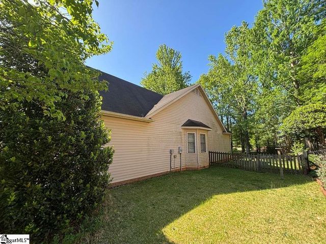 106 Meadowinds Drive, Spartanburg, SC 29306