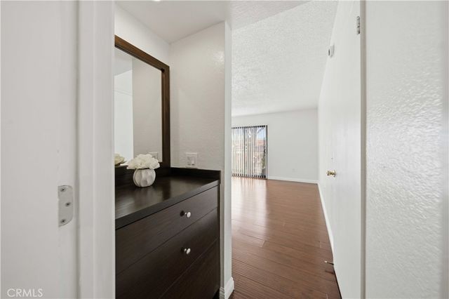 9047 Langdon Ave 6, North Hills, CA 91343