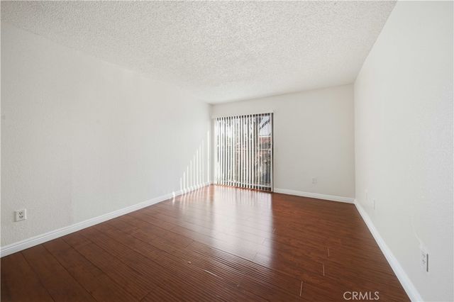 9047 Langdon Ave 6, North Hills, CA 91343