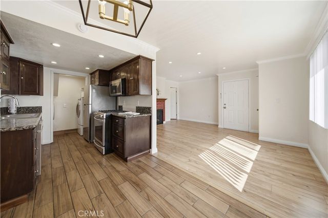9047 Langdon Ave 6, North Hills, CA 91343