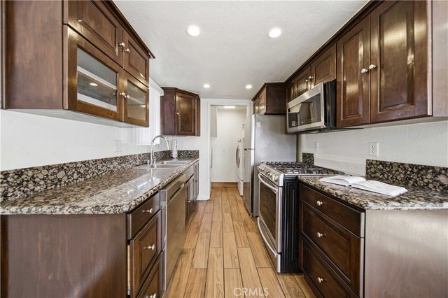 9047 Langdon Ave 6, North Hills, CA 91343