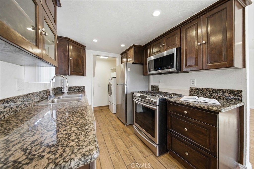 9047 Langdon Ave 6, North Hills, CA 91343