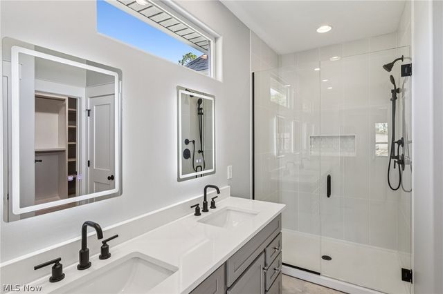 6579 Hathaway Road, Valley View, OH 44125