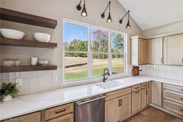 6579 Hathaway Road, Valley View, OH 44125