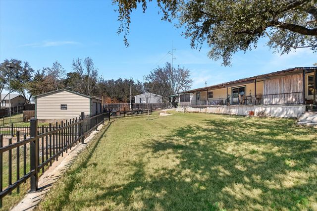 100 Highline Cutoff, Kingsland, TX 78639
