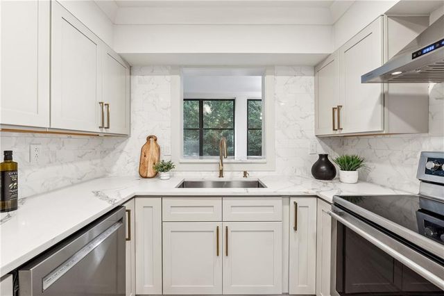 107 La Rue Place NW, Atlanta, GA 30327