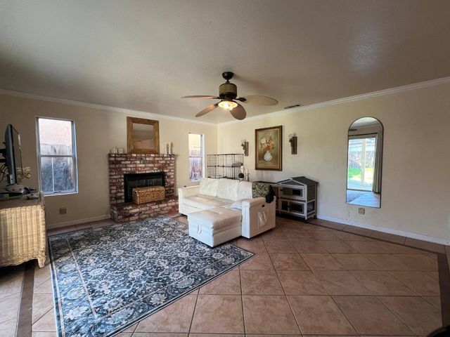 2126 Mckinley Court, Los Banos, CA 93635