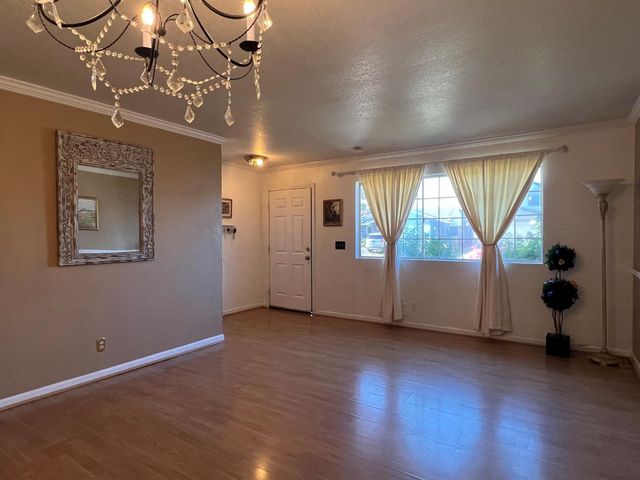 2126 Mckinley Court, Los Banos, CA 93635