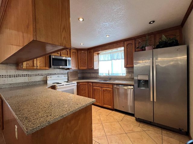 2126 Mckinley Court, Los Banos, CA 93635