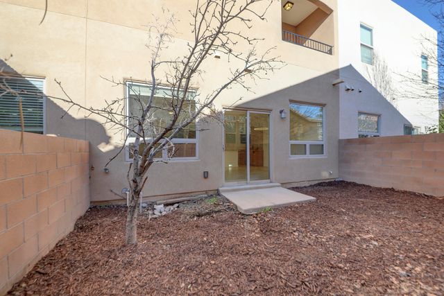 1604 Cheshire Court NW, Albuquerque, NM 87104