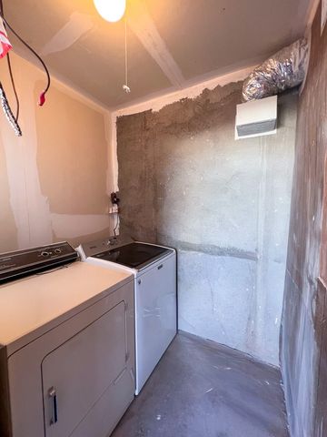 200 S Hartford St, Marfa, TX 79843