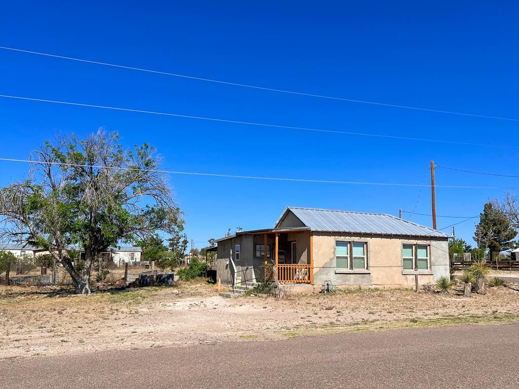 200 S Hartford St, Marfa, TX 79843