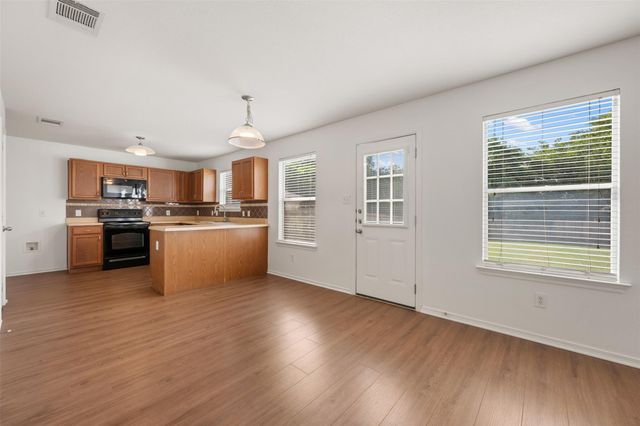 906 Indian Meadow DR, Georgetown, TX 78626