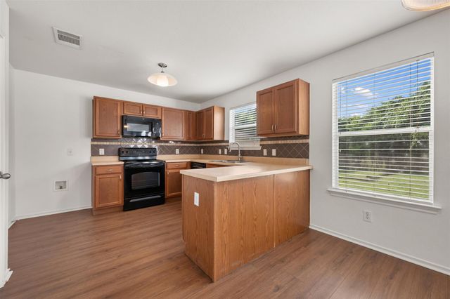 906 Indian Meadow DR, Georgetown, TX 78626