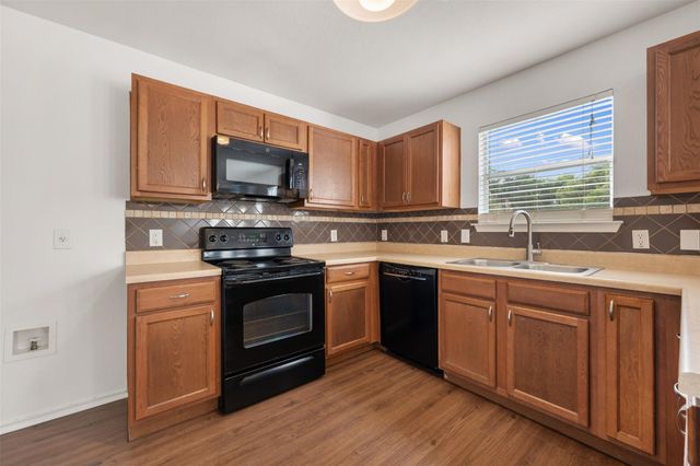 906 Indian Meadow DR, Georgetown, TX 78626