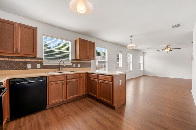 906 Indian Meadow DR, Georgetown, TX 78626